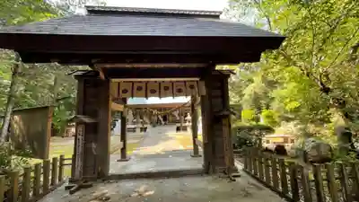 鎌田神明宮の山門・神門