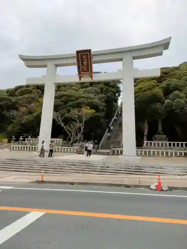大洗磯前神社の{uncategorized: "未分類", other: "その他", undefined: "問題あり", building: "その他建物", grave: "お墓", sacred_gate: "鳥居", guardian: "狛犬", statue: "像", buddha: "仏像", history: "歴史", nature: "自然", garden: "庭園", animal: "動物", pagoda: "塔", temizu: "手水舎", mountain_gate: "山門・神門", sanctuary: "本殿・本堂", subordinate: "末社・摂社", art: "芸術", scenery: "景色", jizo: "地蔵", ema: "絵馬", goshuin: "御朱印", omikuji: "おみくじ", items: "授与品その他", amulet: "お守り", goshuincho: "御朱印帳", eats: "食事", festival: "お祭り", votive_dance: "神楽", shichigosan: "七五三参", wedding: "結婚式", experience: "体験その他", initially: "初詣", around: "周辺", anti_infection: "感染症対策"}