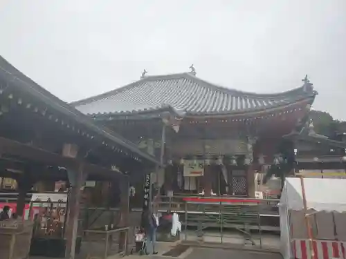 中山寺の本殿・本堂