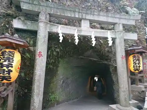 銭洗弁財天宇賀福神社の鳥居