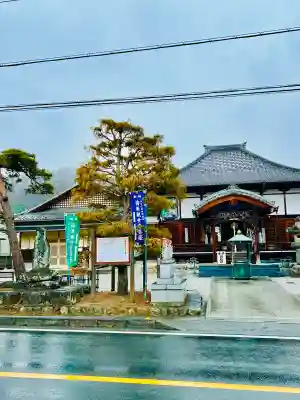 観音寺の{uncategorized: "未分類", other: "その他", undefined: "問題あり", building: "その他建物", grave: "お墓", sacred_gate: "鳥居", guardian: "狛犬", statue: "像", buddha: "仏像", history: "歴史", nature: "自然", garden: "庭園", animal: "動物", pagoda: "塔", temizu: "手水舎", mountain_gate: "山門・神門", sanctuary: "本殿・本堂", subordinate: "末社・摂社", art: "芸術", scenery: "景色", jizo: "地蔵", ema: "絵馬", goshuin: "御朱印", omikuji: "おみくじ", items: "授与品その他", amulet: "お守り", goshuincho: "御朱印帳", eats: "食事", festival: "お祭り", votive_dance: "神楽", shichigosan: "七五三参", wedding: "結婚式", experience: "体験その他", initially: "初詣", around: "周辺", anti_infection: "感染症対策"}