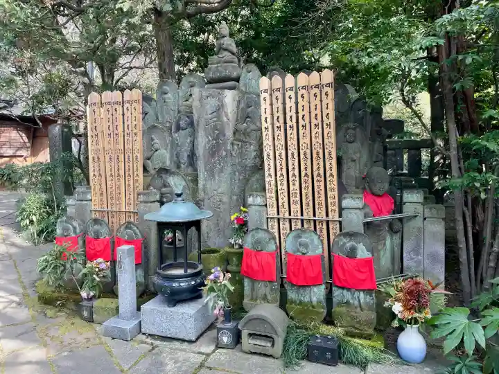 無量寺の{uncategorized: "未分類", other: "その他", undefined: "問題あり", building: "その他建物", grave: "お墓", sacred_gate: "鳥居", guardian: "狛犬", statue: "像", buddha: "仏像", history: "歴史", nature: "自然", garden: "庭園", animal: "動物", pagoda: "塔", temizu: "手水舎", mountain_gate: "山門・神門", sanctuary: "本殿・本堂", subordinate: "末社・摂社", art: "芸術", scenery: "景色", jizo: "地蔵", ema: "絵馬", goshuin: "御朱印", omikuji: "おみくじ", items: "授与品その他", amulet: "お守り", goshuincho: "御朱印帳", eats: "食事", festival: "お祭り", votive_dance: "神楽", shichigosan: "七五三参", wedding: "結婚式", experience: "体験その他", initially: "初詣", around: "周辺", anti_infection: "感染症対策"}
