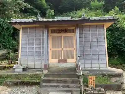 薬師堂の本殿・本堂