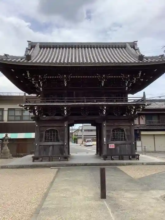 観音寺の山門・神門