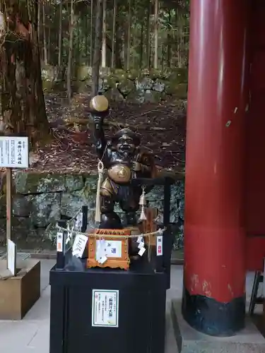 日光二荒山神社の像