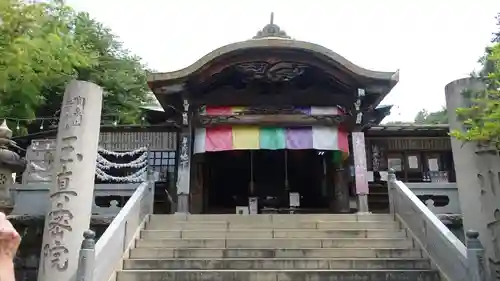 玉眞院玉川大師の山門