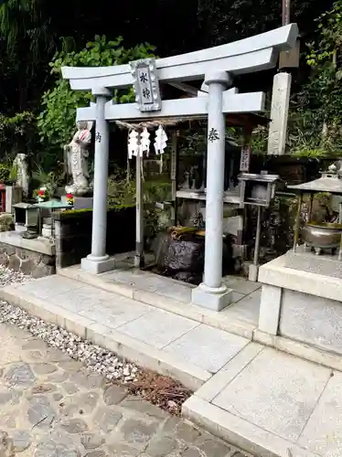 宝山寺の末社・摂社