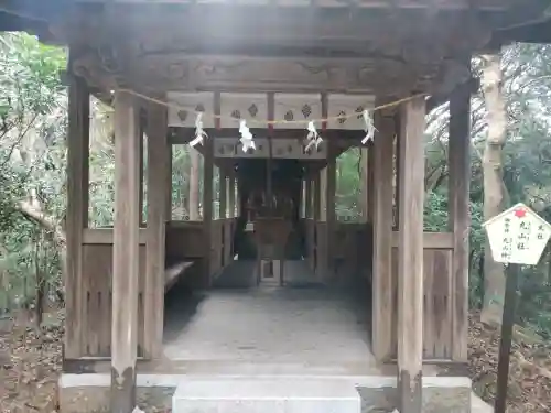 大麻比古神社の{uncategorized: "未分類", other: "その他", undefined: "問題あり", building: "その他建物", grave: "お墓", sacred_gate: "鳥居", guardian: "狛犬", statue: "像", buddha: "仏像", history: "歴史", nature: "自然", garden: "庭園", animal: "動物", pagoda: "塔", temizu: "手水舎", mountain_gate: "山門・神門", sanctuary: "本殿・本堂", subordinate: "末社・摂社", art: "芸術", scenery: "景色", jizo: "地蔵", ema: "絵馬", goshuin: "御朱印", omikuji: "おみくじ", items: "授与品その他", amulet: "お守り", goshuincho: "御朱印帳", eats: "食事", festival: "お祭り", votive_dance: "神楽", shichigosan: "七五三参", wedding: "結婚式", experience: "体験その他", initially: "初詣", around: "周辺", anti_infection: "感染症対策"}