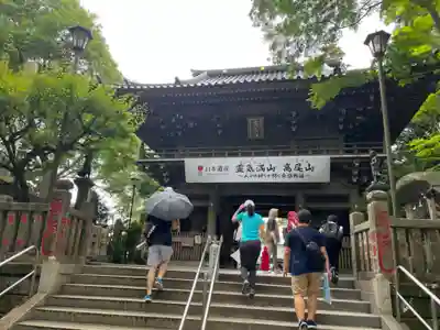 高尾山薬王院の山門・神門