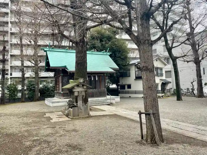 西早稲田天祖神社の{uncategorized: "未分類", other: "その他", undefined: "問題あり", building: "その他建物", grave: "お墓", sacred_gate: "鳥居", guardian: "狛犬", statue: "像", buddha: "仏像", history: "歴史", nature: "自然", garden: "庭園", animal: "動物", pagoda: "塔", temizu: "手水舎", mountain_gate: "山門・神門", sanctuary: "本殿・本堂", subordinate: "末社・摂社", art: "芸術", scenery: "景色", jizo: "地蔵", ema: "絵馬", goshuin: "御朱印", omikuji: "おみくじ", items: "授与品その他", amulet: "お守り", goshuincho: "御朱印帳", eats: "食事", festival: "お祭り", votive_dance: "神楽", shichigosan: "七五三参", wedding: "結婚式", experience: "体験その他", initially: "初詣", around: "周辺", anti_infection: "感染症対策"}