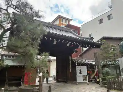 本能寺の{uncategorized: "未分類", other: "その他", undefined: "問題あり", building: "その他建物", grave: "お墓", sacred_gate: "鳥居", guardian: "狛犬", statue: "像", buddha: "仏像", history: "歴史", nature: "自然", garden: "庭園", animal: "動物", pagoda: "塔", temizu: "手水舎", mountain_gate: "山門・神門", sanctuary: "本殿・本堂", subordinate: "末社・摂社", art: "芸術", scenery: "景色", jizo: "地蔵", ema: "絵馬", goshuin: "御朱印", omikuji: "おみくじ", items: "授与品その他", amulet: "お守り", goshuincho: "御朱印帳", eats: "食事", festival: "お祭り", votive_dance: "神楽", shichigosan: "七五三参", wedding: "結婚式", experience: "体験その他", initially: "初詣", around: "周辺", anti_infection: "感染症対策"}