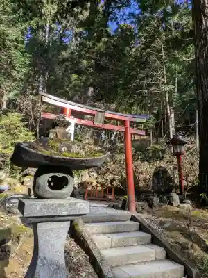 日光二荒山神社の{uncategorized: "未分類", other: "その他", undefined: "問題あり", building: "その他建物", grave: "お墓", sacred_gate: "鳥居", guardian: "狛犬", statue: "像", buddha: "仏像", history: "歴史", nature: "自然", garden: "庭園", animal: "動物", pagoda: "塔", temizu: "手水舎", mountain_gate: "山門・神門", sanctuary: "本殿・本堂", subordinate: "末社・摂社", art: "芸術", scenery: "景色", jizo: "地蔵", ema: "絵馬", goshuin: "御朱印", omikuji: "おみくじ", items: "授与品その他", amulet: "お守り", goshuincho: "御朱印帳", eats: "食事", festival: "お祭り", votive_dance: "神楽", shichigosan: "七五三参", wedding: "結婚式", experience: "体験その他", initially: "初詣", around: "周辺", anti_infection: "感染症対策"}