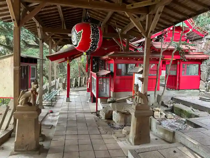 音次郎稲荷神社の{uncategorized: "未分類", other: "その他", undefined: "問題あり", building: "その他建物", grave: "お墓", sacred_gate: "鳥居", guardian: "狛犬", statue: "像", buddha: "仏像", history: "歴史", nature: "自然", garden: "庭園", animal: "動物", pagoda: "塔", temizu: "手水舎", mountain_gate: "山門・神門", sanctuary: "本殿・本堂", subordinate: "末社・摂社", art: "芸術", scenery: "景色", jizo: "地蔵", ema: "絵馬", goshuin: "御朱印", omikuji: "おみくじ", items: "授与品その他", amulet: "お守り", goshuincho: "御朱印帳", eats: "食事", festival: "お祭り", votive_dance: "神楽", shichigosan: "七五三参", wedding: "結婚式", experience: "体験その他", initially: "初詣", around: "周辺", anti_infection: "感染症対策"}