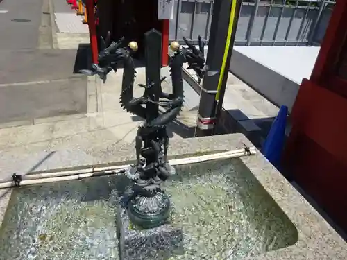 成田山横浜別院延命院の手水舎