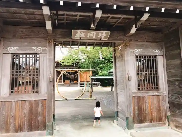 片岡神社の山門・神門