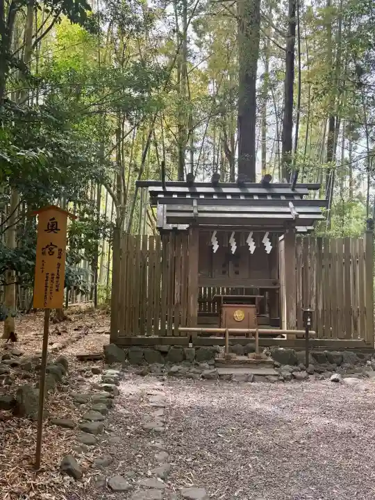 香取神宮奥宮の{uncategorized: "未分類", other: "その他", undefined: "問題あり", building: "その他建物", grave: "お墓", sacred_gate: "鳥居", guardian: "狛犬", statue: "像", buddha: "仏像", history: "歴史", nature: "自然", garden: "庭園", animal: "動物", pagoda: "塔", temizu: "手水舎", mountain_gate: "山門・神門", sanctuary: "本殿・本堂", subordinate: "末社・摂社", art: "芸術", scenery: "景色", jizo: "地蔵", ema: "絵馬", goshuin: "御朱印", omikuji: "おみくじ", items: "授与品その他", amulet: "お守り", goshuincho: "御朱印帳", eats: "食事", festival: "お祭り", votive_dance: "神楽", shichigosan: "七五三参", wedding: "結婚式", experience: "体験その他", initially: "初詣", around: "周辺", anti_infection: "感染症対策"}