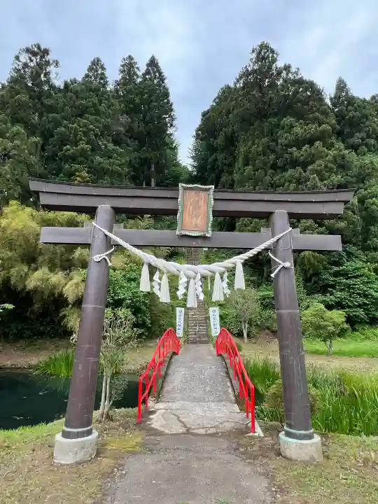 坪沼八幡神社の鳥居