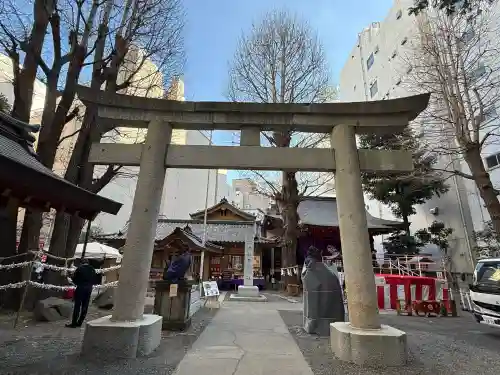日本橋日枝神社の{uncategorized: "未分類", other: "その他", undefined: "問題あり", building: "その他建物", grave: "お墓", sacred_gate: "鳥居", guardian: "狛犬", statue: "像", buddha: "仏像", history: "歴史", nature: "自然", garden: "庭園", animal: "動物", pagoda: "塔", temizu: "手水舎", mountain_gate: "山門・神門", sanctuary: "本殿・本堂", subordinate: "末社・摂社", art: "芸術", scenery: "景色", jizo: "地蔵", ema: "絵馬", goshuin: "御朱印", omikuji: "おみくじ", items: "授与品その他", amulet: "お守り", goshuincho: "御朱印帳", eats: "食事", festival: "お祭り", votive_dance: "神楽", shichigosan: "七五三参", wedding: "結婚式", experience: "体験その他", initially: "初詣", around: "周辺", anti_infection: "感染症対策"}