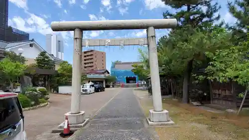 三社神社の鳥居