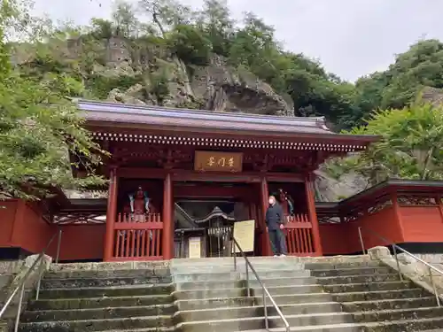 大谷寺の山門