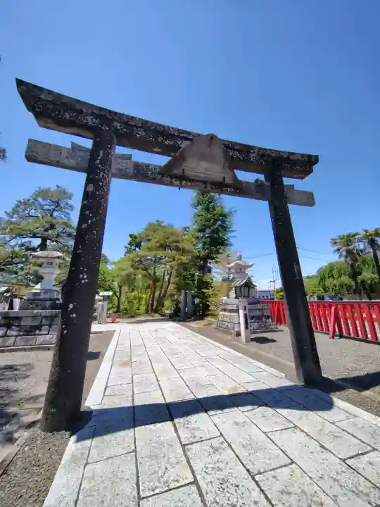 竹駒神社の{uncategorized: "未分類", other: "その他", undefined: "問題あり", building: "その他建物", grave: "お墓", sacred_gate: "鳥居", guardian: "狛犬", statue: "像", buddha: "仏像", history: "歴史", nature: "自然", garden: "庭園", animal: "動物", pagoda: "塔", temizu: "手水舎", mountain_gate: "山門・神門", sanctuary: "本殿・本堂", subordinate: "末社・摂社", art: "芸術", scenery: "景色", jizo: "地蔵", ema: "絵馬", goshuin: "御朱印", omikuji: "おみくじ", items: "授与品その他", amulet: "お守り", goshuincho: "御朱印帳", eats: "食事", festival: "お祭り", votive_dance: "神楽", shichigosan: "七五三参", wedding: "結婚式", experience: "体験その他", initially: "初詣", around: "周辺", anti_infection: "感染症対策"}
