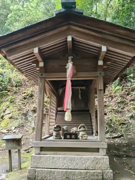 日牟禮八幡宮の{uncategorized: "未分類", other: "その他", undefined: "問題あり", building: "その他建物", grave: "お墓", sacred_gate: "鳥居", guardian: "狛犬", statue: "像", buddha: "仏像", history: "歴史", nature: "自然", garden: "庭園", animal: "動物", pagoda: "塔", temizu: "手水舎", mountain_gate: "山門・神門", sanctuary: "本殿・本堂", subordinate: "末社・摂社", art: "芸術", scenery: "景色", jizo: "地蔵", ema: "絵馬", goshuin: "御朱印", omikuji: "おみくじ", items: "授与品その他", amulet: "お守り", goshuincho: "御朱印帳", eats: "食事", festival: "お祭り", votive_dance: "神楽", shichigosan: "七五三参", wedding: "結婚式", experience: "体験その他", initially: "初詣", around: "周辺", anti_infection: "感染症対策"}