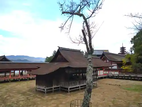 厳島神社の末社