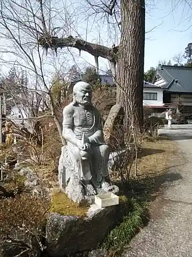 岩角山 岩角寺の像