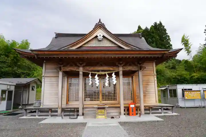 白根三吉神社の本殿・本堂