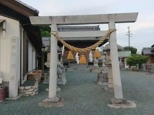 神明社の鳥居