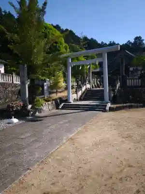 粟井神社の{uncategorized: "未分類", other: "その他", undefined: "問題あり", building: "その他建物", grave: "お墓", sacred_gate: "鳥居", guardian: "狛犬", statue: "像", buddha: "仏像", history: "歴史", nature: "自然", garden: "庭園", animal: "動物", pagoda: "塔", temizu: "手水舎", mountain_gate: "山門・神門", sanctuary: "本殿・本堂", subordinate: "末社・摂社", art: "芸術", scenery: "景色", jizo: "地蔵", ema: "絵馬", goshuin: "御朱印", omikuji: "おみくじ", items: "授与品その他", amulet: "お守り", goshuincho: "御朱印帳", eats: "食事", festival: "お祭り", votive_dance: "神楽", shichigosan: "七五三参", wedding: "結婚式", experience: "体験その他", initially: "初詣", around: "周辺", anti_infection: "感染症対策"}