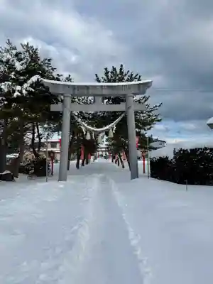 鹿部稲荷神社の{uncategorized: "未分類", other: "その他", undefined: "問題あり", building: "その他建物", grave: "お墓", sacred_gate: "鳥居", guardian: "狛犬", statue: "像", buddha: "仏像", history: "歴史", nature: "自然", garden: "庭園", animal: "動物", pagoda: "塔", temizu: "手水舎", mountain_gate: "山門・神門", sanctuary: "本殿・本堂", subordinate: "末社・摂社", art: "芸術", scenery: "景色", jizo: "地蔵", ema: "絵馬", goshuin: "御朱印", omikuji: "おみくじ", items: "授与品その他", amulet: "お守り", goshuincho: "御朱印帳", eats: "食事", festival: "お祭り", votive_dance: "神楽", shichigosan: "七五三参", wedding: "結婚式", experience: "体験その他", initially: "初詣", around: "周辺", anti_infection: "感染症対策"}