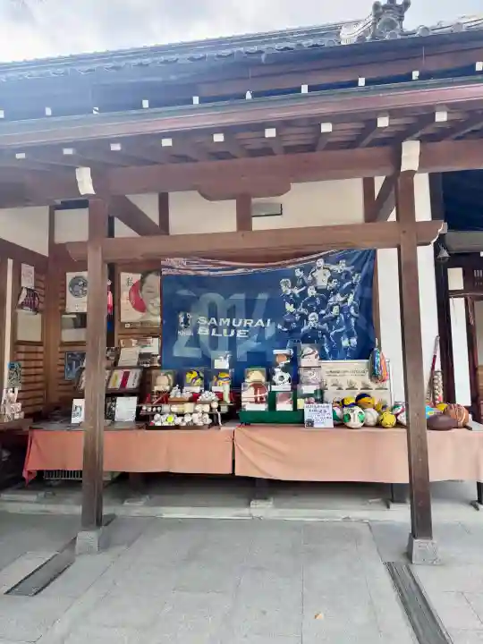 白峯神宮の{uncategorized: "未分類", other: "その他", undefined: "問題あり", building: "その他建物", grave: "お墓", sacred_gate: "鳥居", guardian: "狛犬", statue: "像", buddha: "仏像", history: "歴史", nature: "自然", garden: "庭園", animal: "動物", pagoda: "塔", temizu: "手水舎", mountain_gate: "山門・神門", sanctuary: "本殿・本堂", subordinate: "末社・摂社", art: "芸術", scenery: "景色", jizo: "地蔵", ema: "絵馬", goshuin: "御朱印", omikuji: "おみくじ", items: "授与品その他", amulet: "お守り", goshuincho: "御朱印帳", eats: "食事", festival: "お祭り", votive_dance: "神楽", shichigosan: "七五三参", wedding: "結婚式", experience: "体験その他", initially: "初詣", around: "周辺", anti_infection: "感染症対策"}
