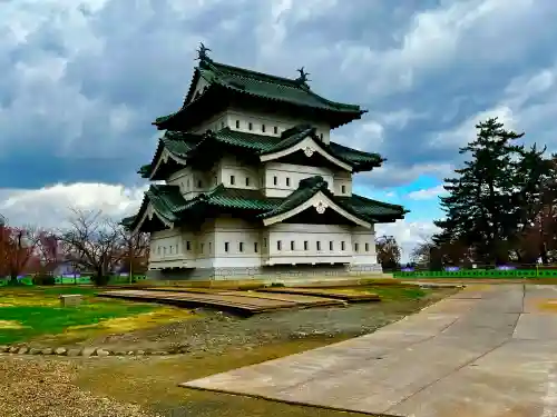 青森縣護國神社の{uncategorized: "未分類", other: "その他", undefined: "問題あり", building: "その他建物", grave: "お墓", sacred_gate: "鳥居", guardian: "狛犬", statue: "像", buddha: "仏像", history: "歴史", nature: "自然", garden: "庭園", animal: "動物", pagoda: "塔", temizu: "手水舎", mountain_gate: "山門・神門", sanctuary: "本殿・本堂", subordinate: "末社・摂社", art: "芸術", scenery: "景色", jizo: "地蔵", ema: "絵馬", goshuin: "御朱印", omikuji: "おみくじ", items: "授与品その他", amulet: "お守り", goshuincho: "御朱印帳", eats: "食事", festival: "お祭り", votive_dance: "神楽", shichigosan: "七五三参", wedding: "結婚式", experience: "体験その他", initially: "初詣", around: "周辺", anti_infection: "感染症対策"}