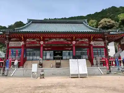 総本山　本福寺の{uncategorized: "未分類", other: "その他", undefined: "問題あり", building: "その他建物", grave: "お墓", sacred_gate: "鳥居", guardian: "狛犬", statue: "像", buddha: "仏像", history: "歴史", nature: "自然", garden: "庭園", animal: "動物", pagoda: "塔", temizu: "手水舎", mountain_gate: "山門・神門", sanctuary: "本殿・本堂", subordinate: "末社・摂社", art: "芸術", scenery: "景色", jizo: "地蔵", ema: "絵馬", goshuin: "御朱印", omikuji: "おみくじ", items: "授与品その他", amulet: "お守り", goshuincho: "御朱印帳", eats: "食事", festival: "お祭り", votive_dance: "神楽", shichigosan: "七五三参", wedding: "結婚式", experience: "体験その他", initially: "初詣", around: "周辺", anti_infection: "感染症対策"}