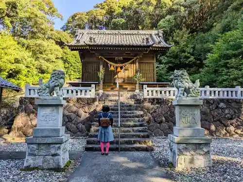 白山神社の本殿