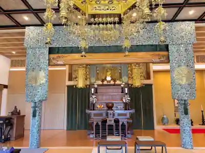 高徳寺の{uncategorized: "未分類", other: "その他", undefined: "問題あり", building: "その他建物", grave: "お墓", sacred_gate: "鳥居", guardian: "狛犬", statue: "像", buddha: "仏像", history: "歴史", nature: "自然", garden: "庭園", animal: "動物", pagoda: "塔", temizu: "手水舎", mountain_gate: "山門・神門", sanctuary: "本殿・本堂", subordinate: "末社・摂社", art: "芸術", scenery: "景色", jizo: "地蔵", ema: "絵馬", goshuin: "御朱印", omikuji: "おみくじ", items: "授与品その他", amulet: "お守り", goshuincho: "御朱印帳", eats: "食事", festival: "お祭り", votive_dance: "神楽", shichigosan: "七五三参", wedding: "結婚式", experience: "体験その他", initially: "初詣", around: "周辺", anti_infection: "感染症対策"}