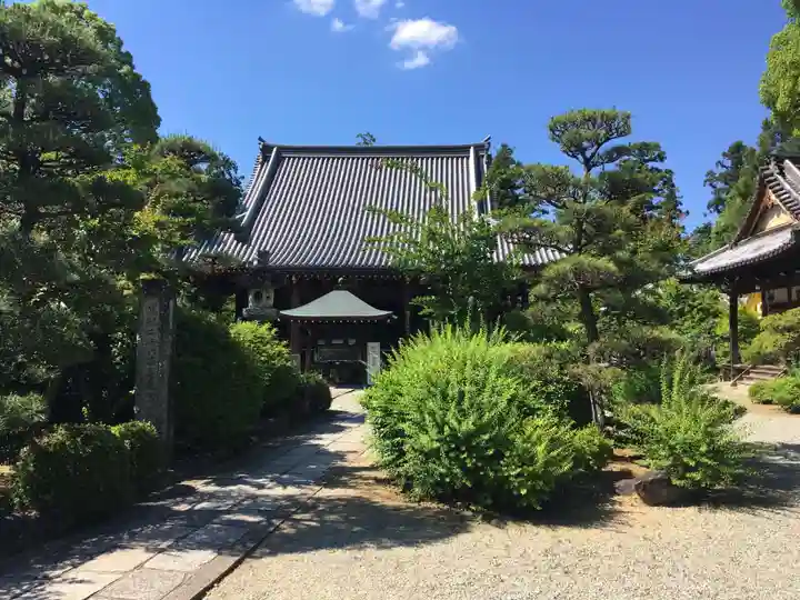 久米寺の本殿・本堂