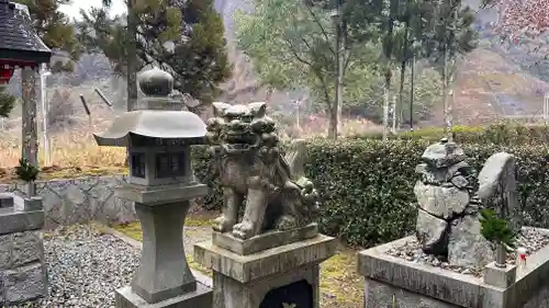 天落神六社権現の狛犬