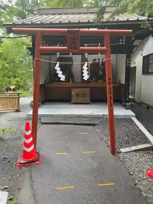 新屋山神社の末社・摂社