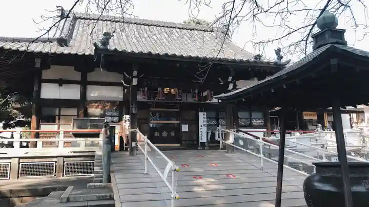 新井薬師(梅照院)の本殿・本堂