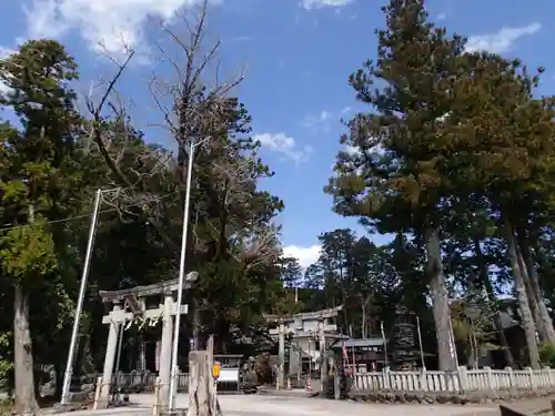 大川上美良布神社の建物その他