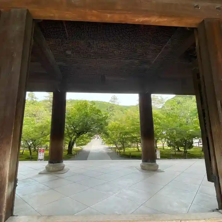 南禅寺の{uncategorized: "未分類", other: "その他", undefined: "問題あり", building: "その他建物", grave: "お墓", sacred_gate: "鳥居", guardian: "狛犬", statue: "像", buddha: "仏像", history: "歴史", nature: "自然", garden: "庭園", animal: "動物", pagoda: "塔", temizu: "手水舎", mountain_gate: "山門・神門", sanctuary: "本殿・本堂", subordinate: "末社・摂社", art: "芸術", scenery: "景色", jizo: "地蔵", ema: "絵馬", goshuin: "御朱印", omikuji: "おみくじ", items: "授与品その他", amulet: "お守り", goshuincho: "御朱印帳", eats: "食事", festival: "お祭り", votive_dance: "神楽", shichigosan: "七五三参", wedding: "結婚式", experience: "体験その他", initially: "初詣", around: "周辺", anti_infection: "感染症対策"}