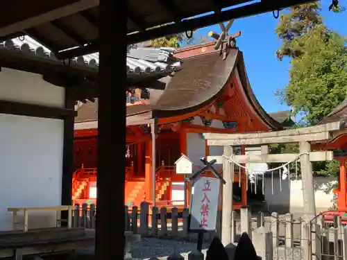 泉穴師神社の本殿