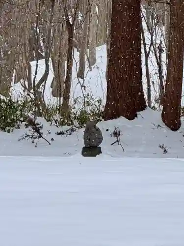 大岩稲荷神社の{uncategorized: "未分類", other: "その他", undefined: "問題あり", building: "その他建物", grave: "お墓", sacred_gate: "鳥居", guardian: "狛犬", statue: "像", buddha: "仏像", history: "歴史", nature: "自然", garden: "庭園", animal: "動物", pagoda: "塔", temizu: "手水舎", mountain_gate: "山門・神門", sanctuary: "本殿・本堂", subordinate: "末社・摂社", art: "芸術", scenery: "景色", jizo: "地蔵", ema: "絵馬", goshuin: "御朱印", omikuji: "おみくじ", items: "授与品その他", amulet: "お守り", goshuincho: "御朱印帳", eats: "食事", festival: "お祭り", votive_dance: "神楽", shichigosan: "七五三参", wedding: "結婚式", experience: "体験その他", initially: "初詣", around: "周辺", anti_infection: "感染症対策"}