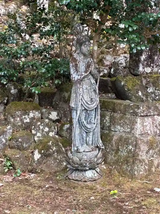 最勝院の{uncategorized: "未分類", other: "その他", undefined: "問題あり", building: "その他建物", grave: "お墓", sacred_gate: "鳥居", guardian: "狛犬", statue: "像", buddha: "仏像", history: "歴史", nature: "自然", garden: "庭園", animal: "動物", pagoda: "塔", temizu: "手水舎", mountain_gate: "山門・神門", sanctuary: "本殿・本堂", subordinate: "末社・摂社", art: "芸術", scenery: "景色", jizo: "地蔵", ema: "絵馬", goshuin: "御朱印", omikuji: "おみくじ", items: "授与品その他", amulet: "お守り", goshuincho: "御朱印帳", eats: "食事", festival: "お祭り", votive_dance: "神楽", shichigosan: "七五三参", wedding: "結婚式", experience: "体験その他", initially: "初詣", around: "周辺", anti_infection: "感染症対策"}