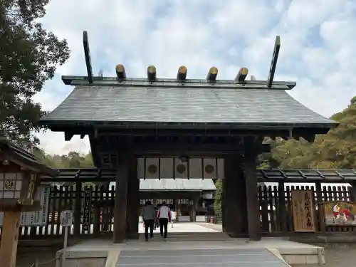 宮崎神宮の{uncategorized: "未分類", other: "その他", undefined: "問題あり", building: "その他建物", grave: "お墓", sacred_gate: "鳥居", guardian: "狛犬", statue: "像", buddha: "仏像", history: "歴史", nature: "自然", garden: "庭園", animal: "動物", pagoda: "塔", temizu: "手水舎", mountain_gate: "山門・神門", sanctuary: "本殿・本堂", subordinate: "末社・摂社", art: "芸術", scenery: "景色", jizo: "地蔵", ema: "絵馬", goshuin: "御朱印", omikuji: "おみくじ", items: "授与品その他", amulet: "お守り", goshuincho: "御朱印帳", eats: "食事", festival: "お祭り", votive_dance: "神楽", shichigosan: "七五三参", wedding: "結婚式", experience: "体験その他", initially: "初詣", around: "周辺", anti_infection: "感染症対策"}