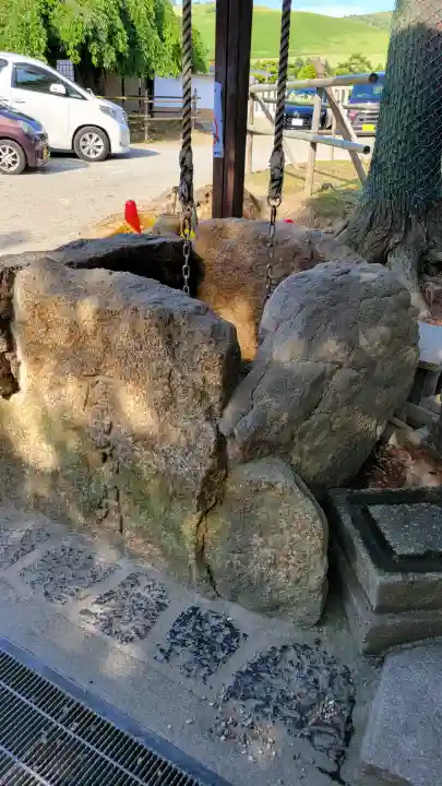 氷室神社の{uncategorized: "未分類", other: "その他", undefined: "問題あり", building: "その他建物", grave: "お墓", sacred_gate: "鳥居", guardian: "狛犬", statue: "像", buddha: "仏像", history: "歴史", nature: "自然", garden: "庭園", animal: "動物", pagoda: "塔", temizu: "手水舎", mountain_gate: "山門・神門", sanctuary: "本殿・本堂", subordinate: "末社・摂社", art: "芸術", scenery: "景色", jizo: "地蔵", ema: "絵馬", goshuin: "御朱印", omikuji: "おみくじ", items: "授与品その他", amulet: "お守り", goshuincho: "御朱印帳", eats: "食事", festival: "お祭り", votive_dance: "神楽", shichigosan: "七五三参", wedding: "結婚式", experience: "体験その他", initially: "初詣", around: "周辺", anti_infection: "感染症対策"}