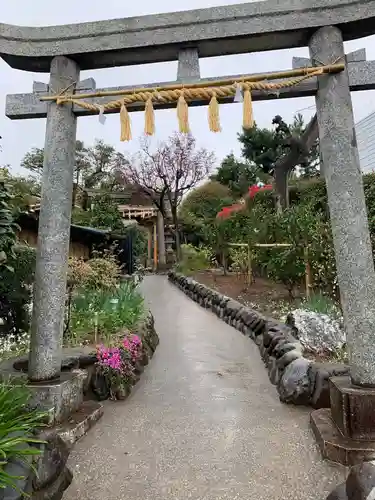 横浜御嶽神社の鳥居