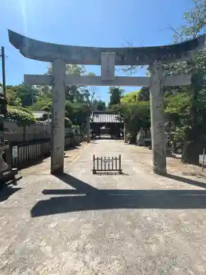 素盞嗚神社の{uncategorized: "未分類", other: "その他", undefined: "問題あり", building: "その他建物", grave: "お墓", sacred_gate: "鳥居", guardian: "狛犬", statue: "像", buddha: "仏像", history: "歴史", nature: "自然", garden: "庭園", animal: "動物", pagoda: "塔", temizu: "手水舎", mountain_gate: "山門・神門", sanctuary: "本殿・本堂", subordinate: "末社・摂社", art: "芸術", scenery: "景色", jizo: "地蔵", ema: "絵馬", goshuin: "御朱印", omikuji: "おみくじ", items: "授与品その他", amulet: "お守り", goshuincho: "御朱印帳", eats: "食事", festival: "お祭り", votive_dance: "神楽", shichigosan: "七五三参", wedding: "結婚式", experience: "体験その他", initially: "初詣", around: "周辺", anti_infection: "感染症対策"}
